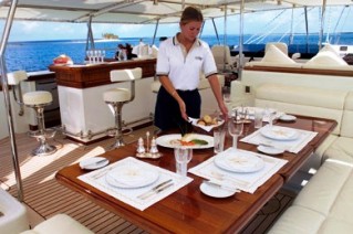 FELICIA WEST Flybridge Dining